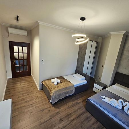 Sky Apartaments City Center Tirana Bagian luar foto