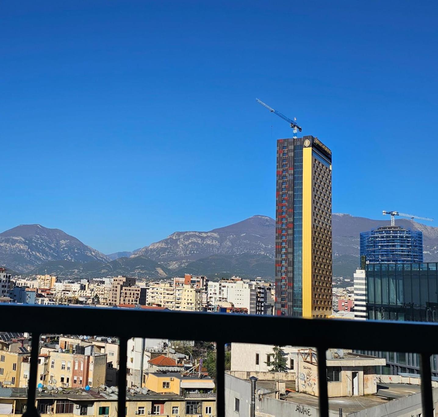 Sky Apartaments City Center Tirana Bagian luar foto
