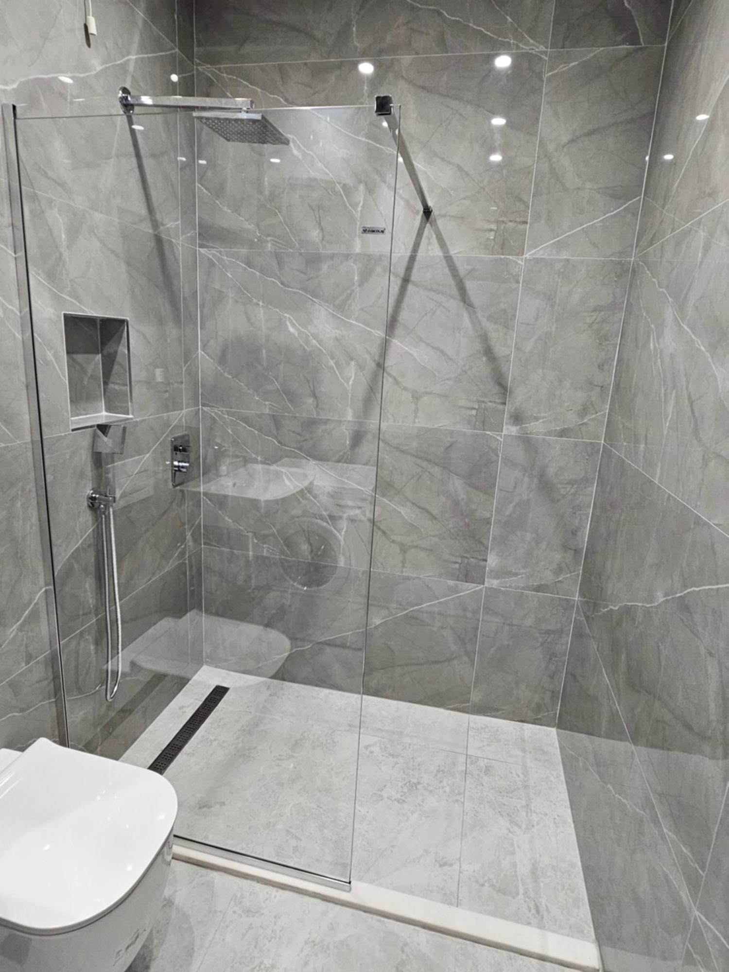 Sky Apartaments City Center Tirana Bagian luar foto