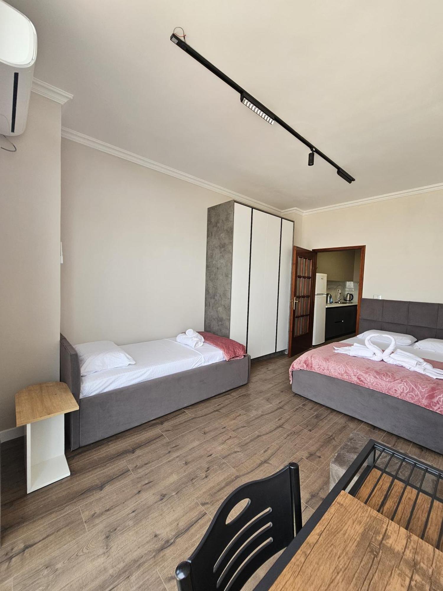 Sky Apartaments City Center Tirana Bagian luar foto