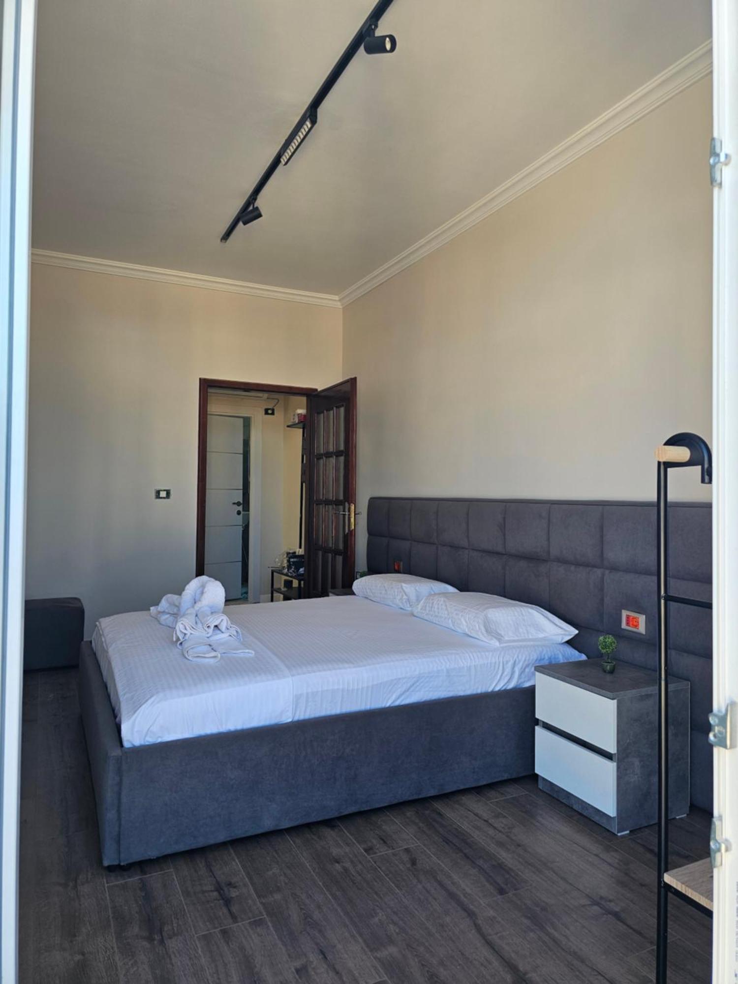 Sky Apartaments City Center Tirana Bagian luar foto