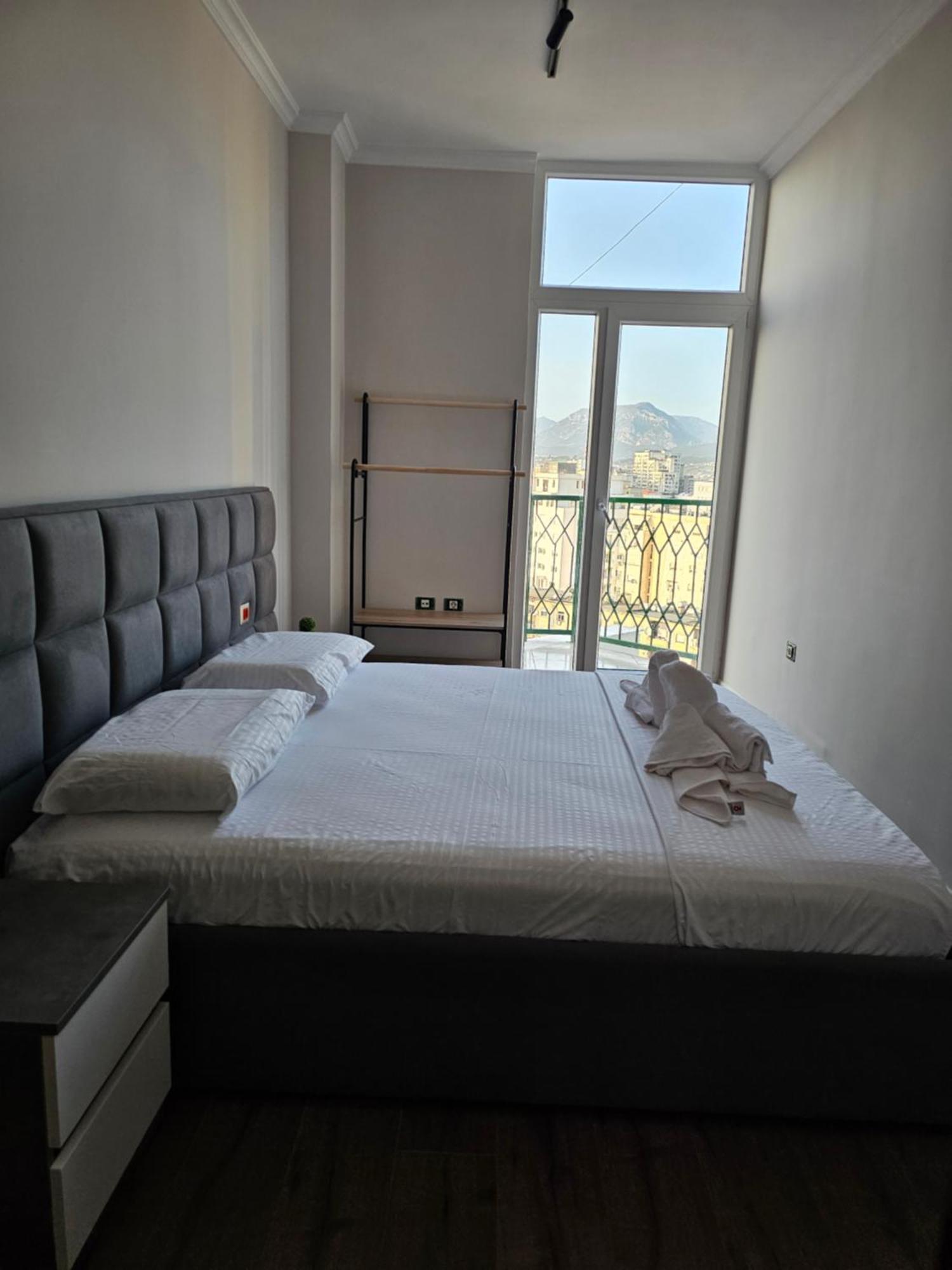 Sky Apartaments City Center Tirana Bagian luar foto