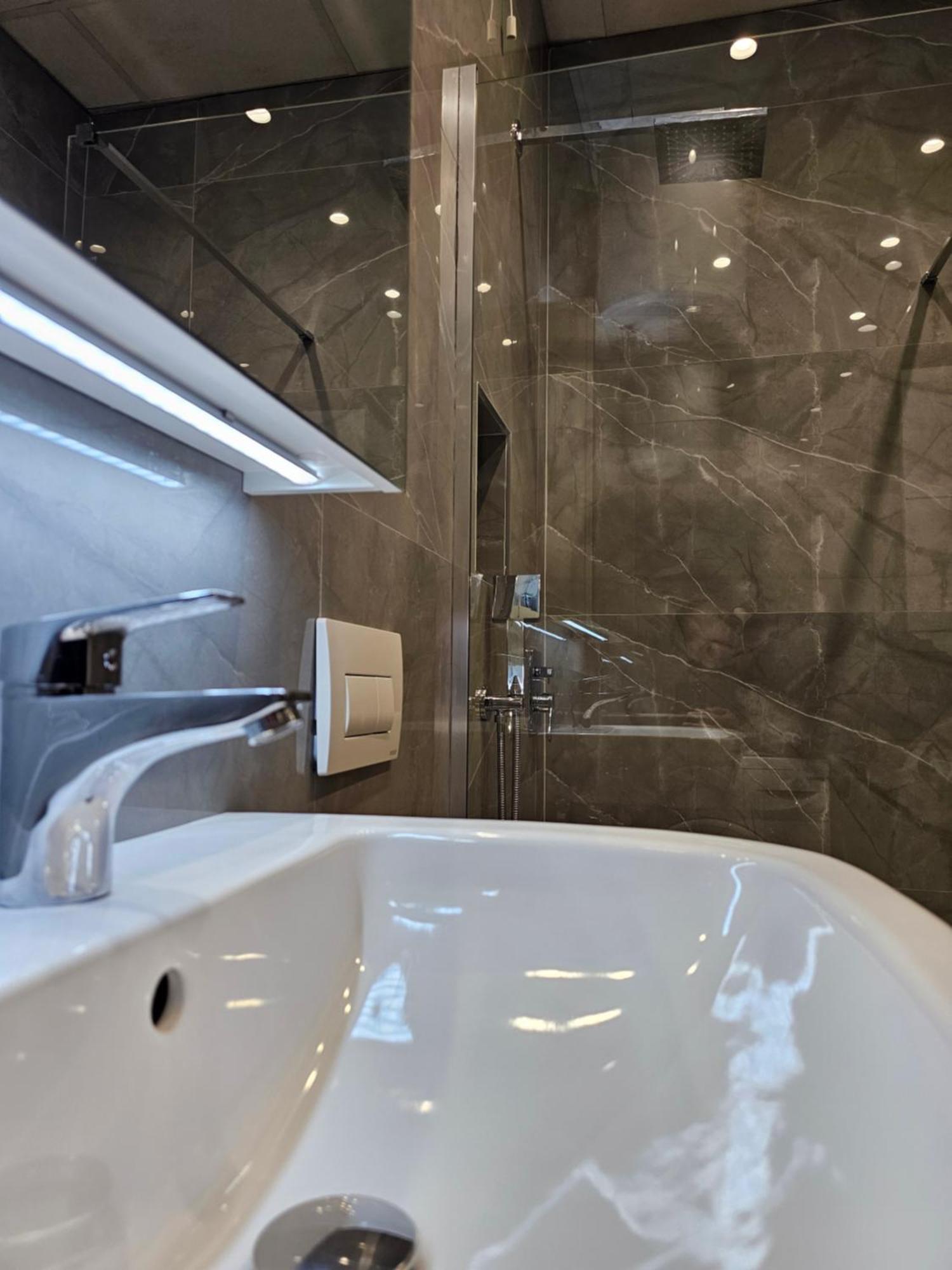 Sky Apartaments City Center Tirana Bagian luar foto
