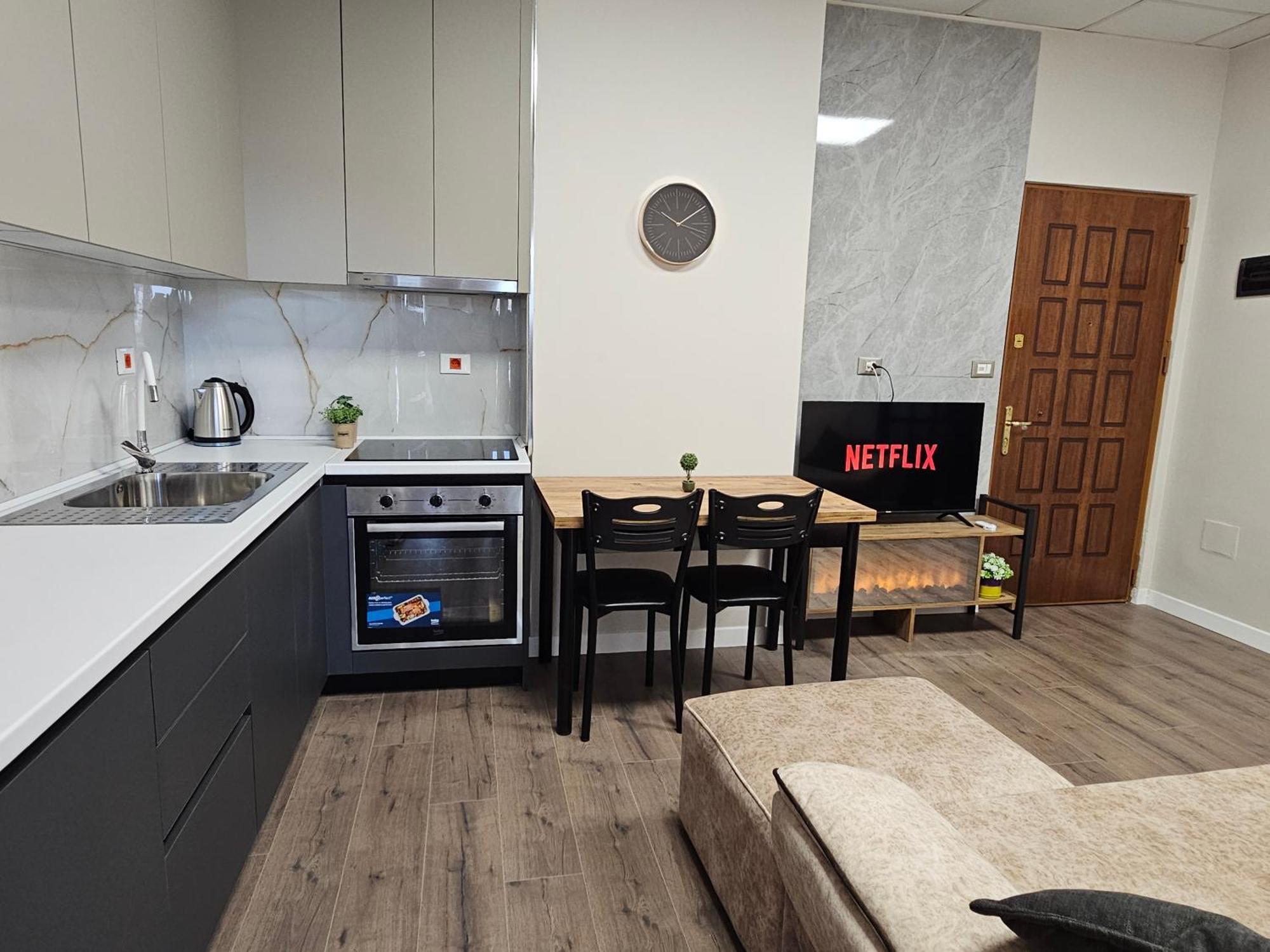 Sky Apartaments City Center Tirana Bagian luar foto