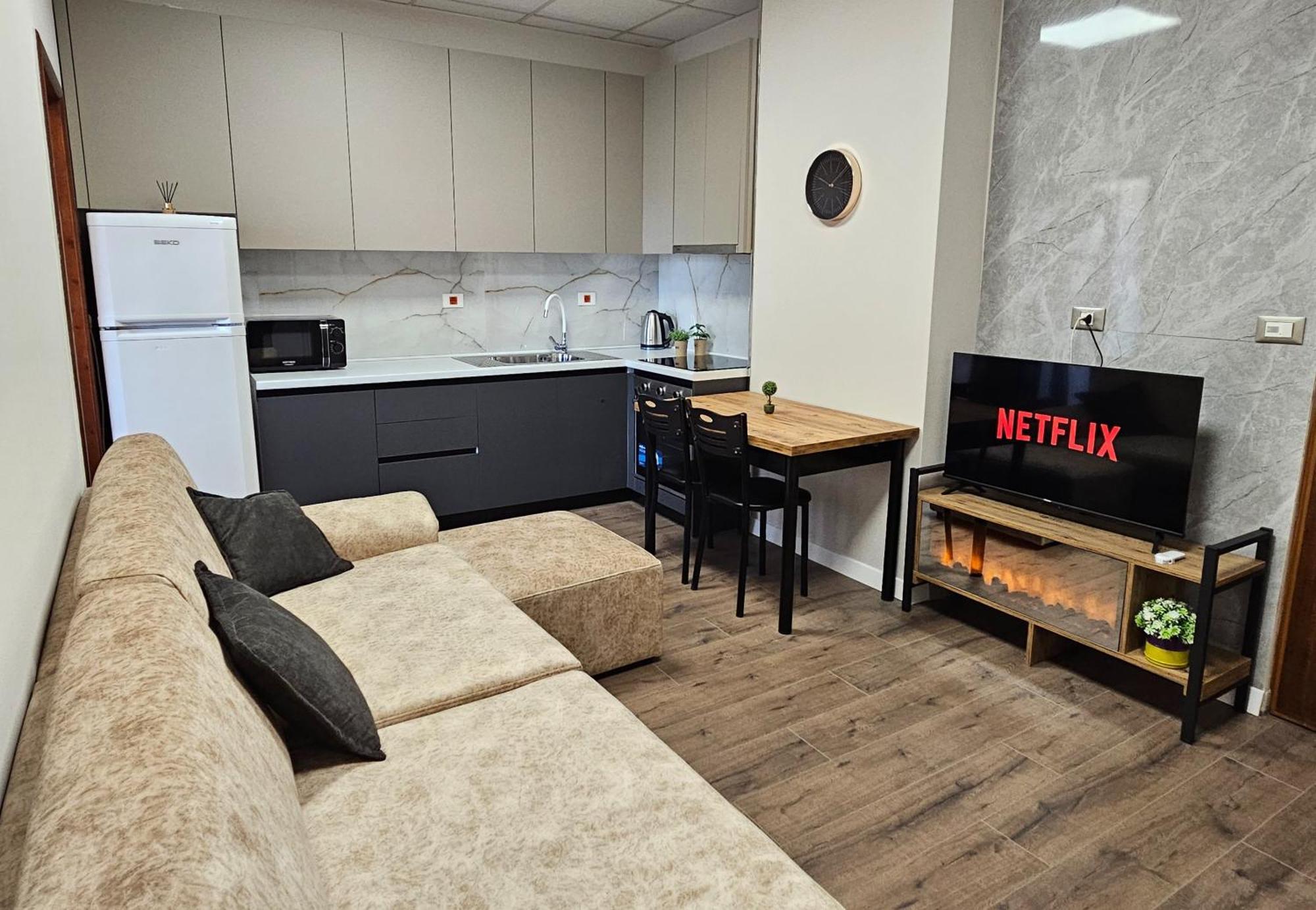 Sky Apartaments City Center Tirana Bagian luar foto