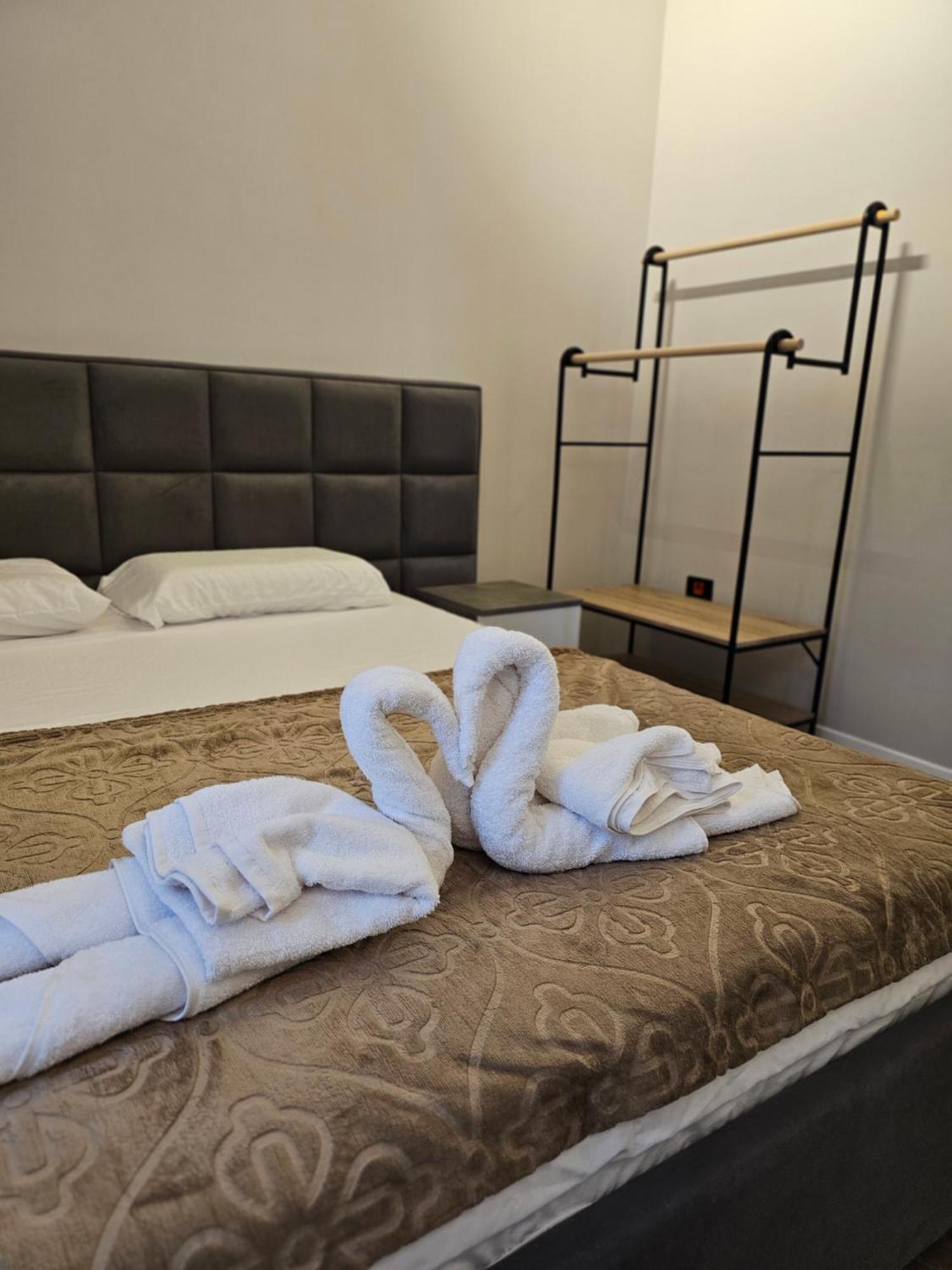 Sky Apartaments City Center Tirana Bagian luar foto