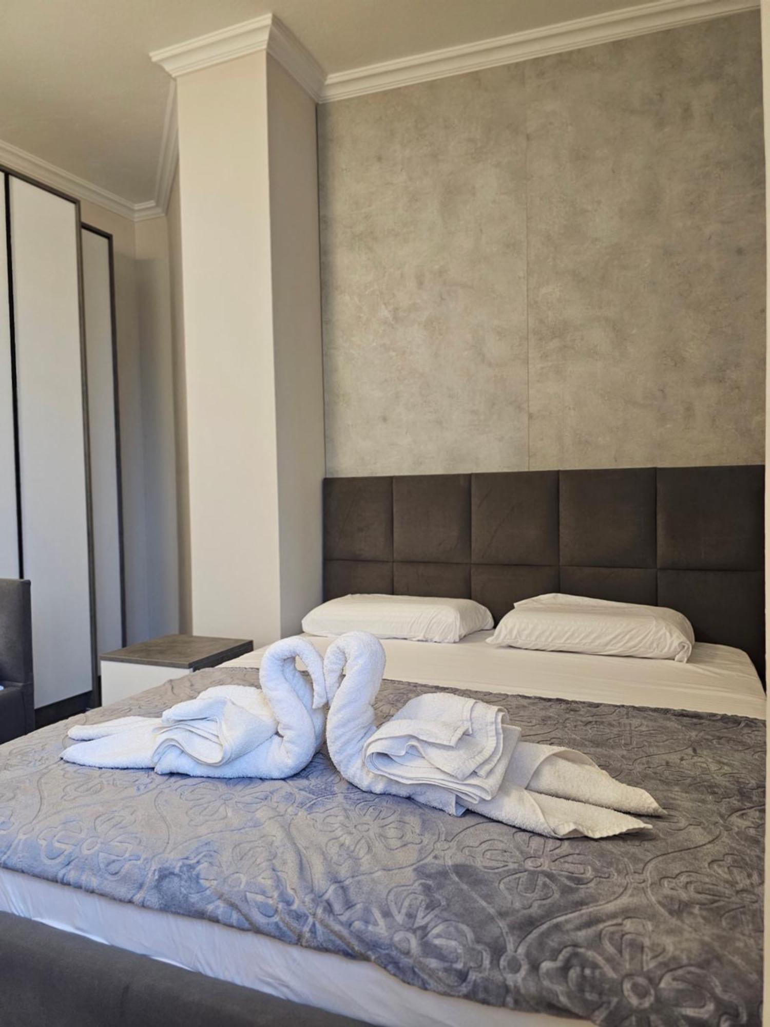 Sky Apartaments City Center Tirana Bagian luar foto